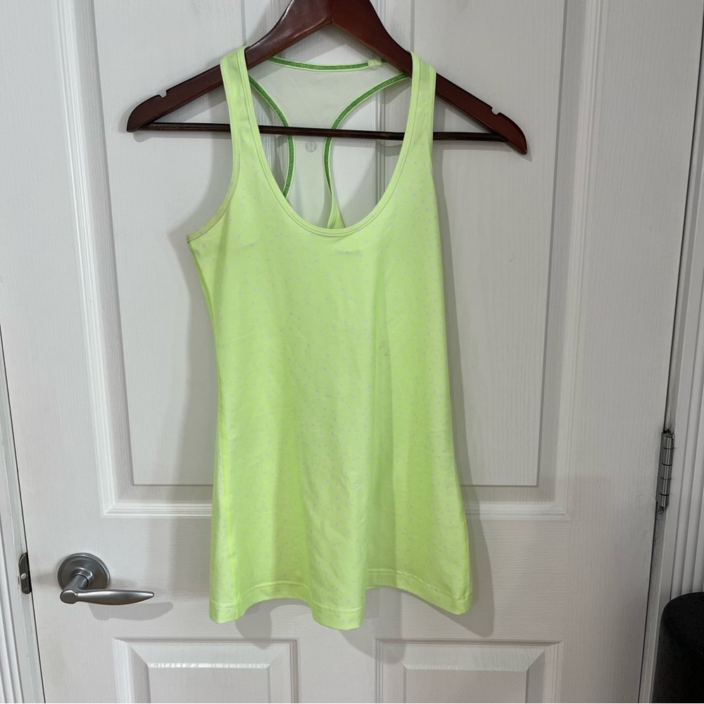 Lululemon green with polka dots. No size tag see measurements - Picture 2 of 6
